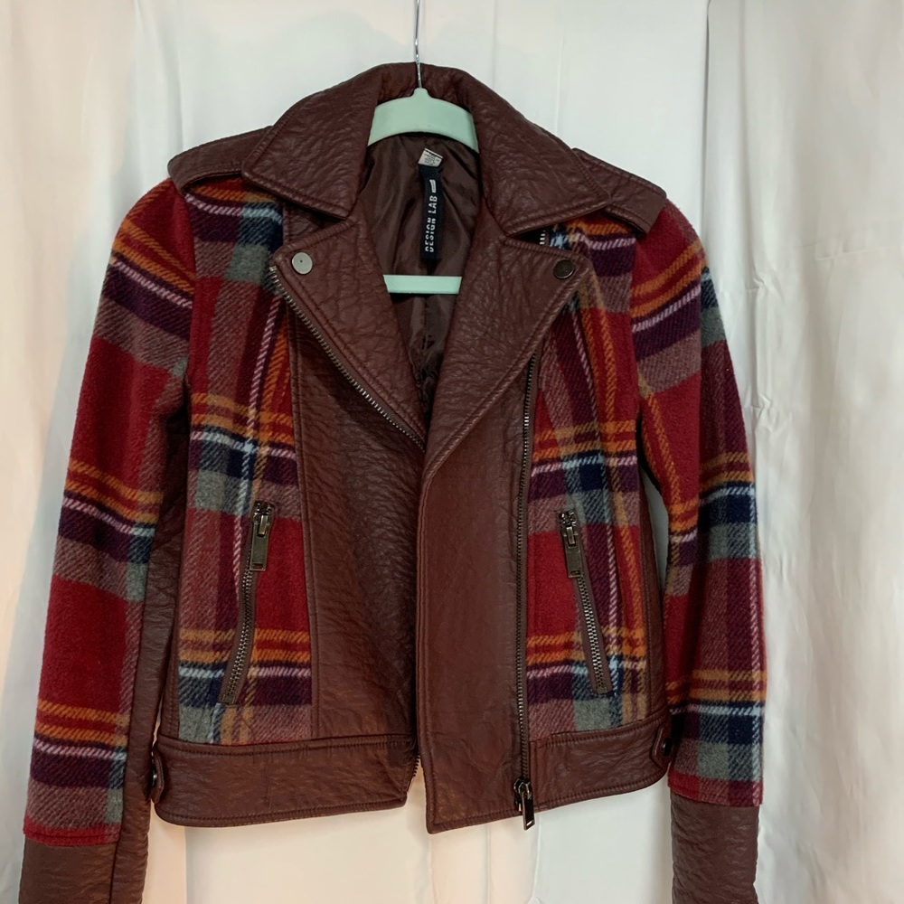 5/$40 SALE Design Lab Plaid jacket